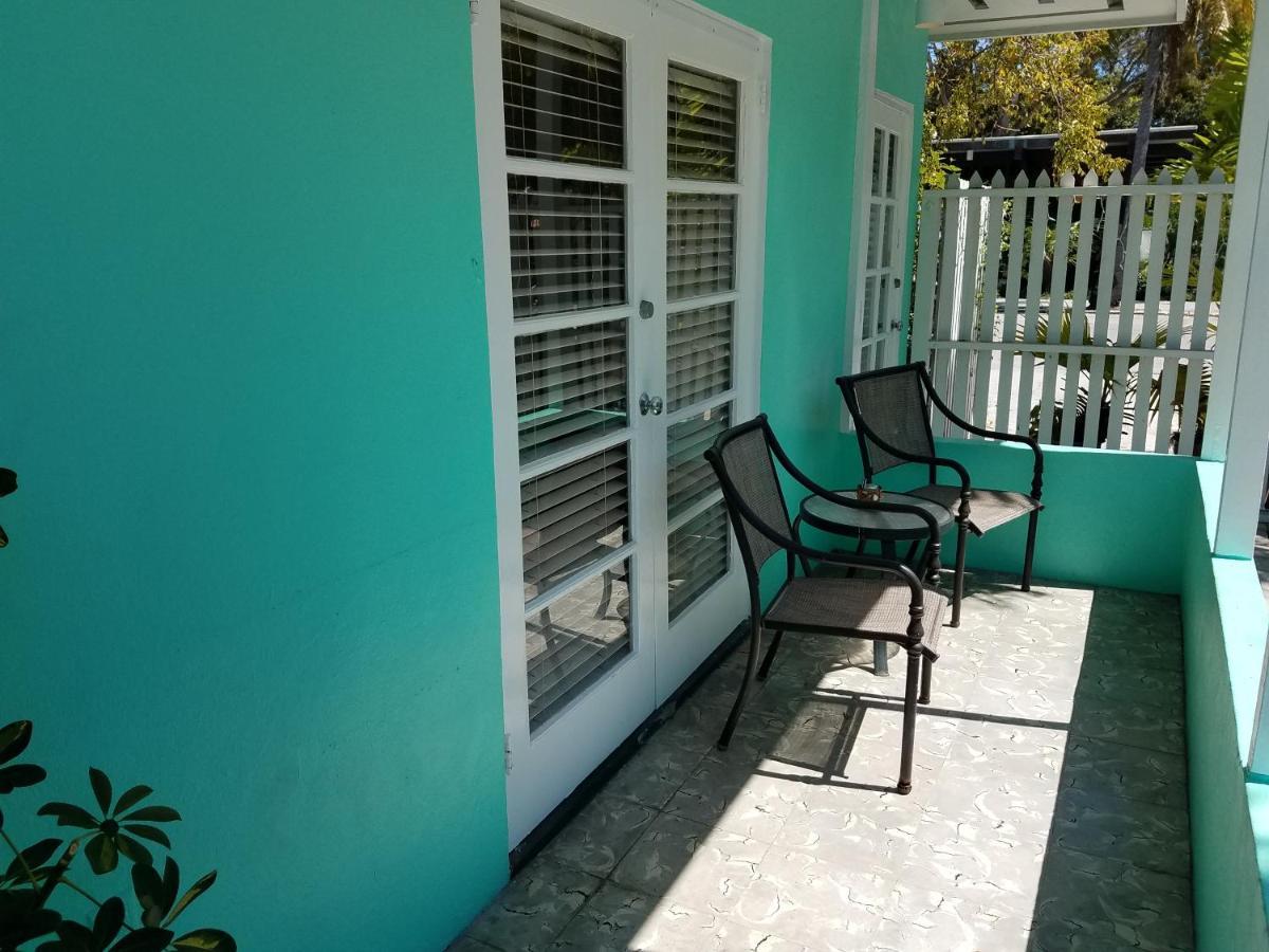 Alexander Palms Court - No Hidden Fees! Guest house *
