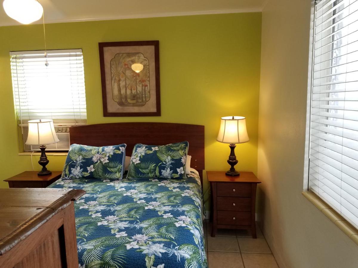 Guest house Alexander Palms Court - No Hidden Fees! *