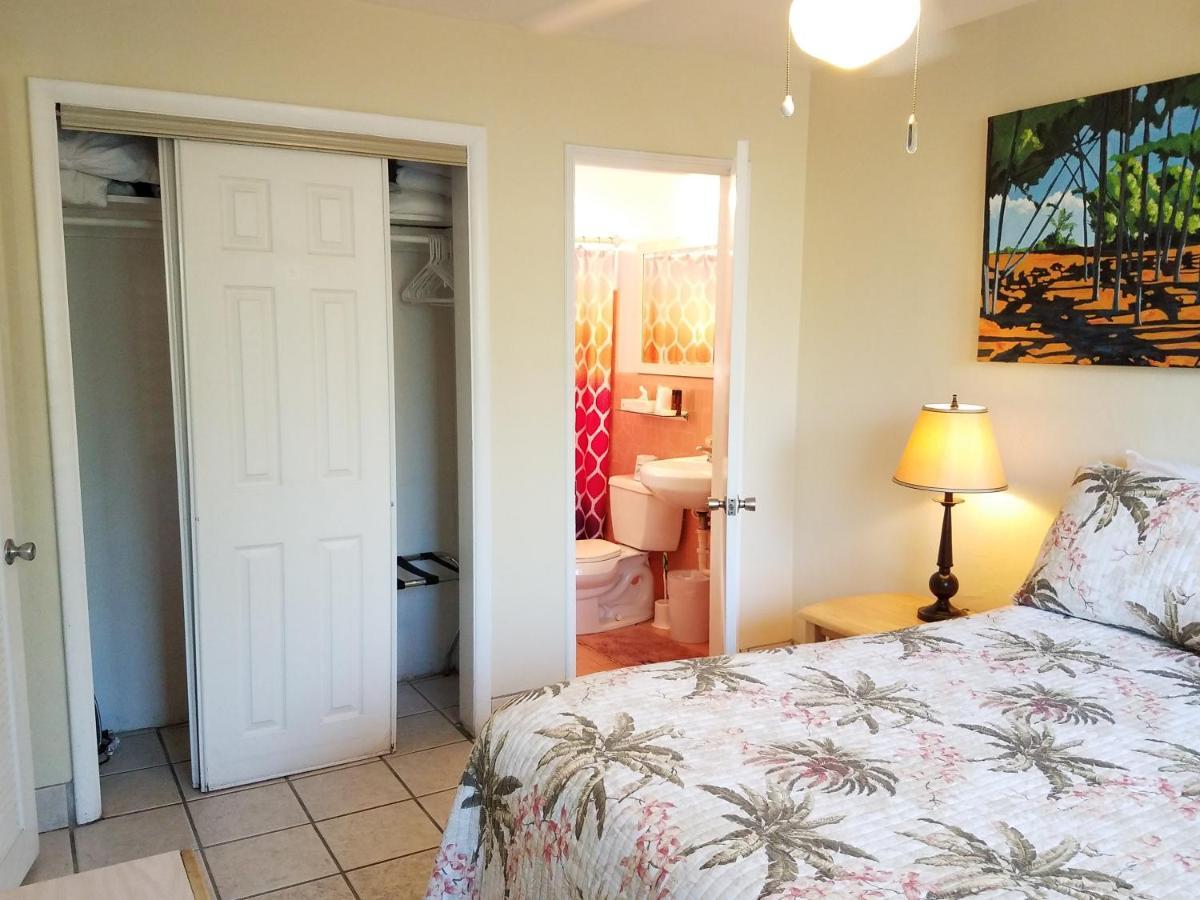 Alexander Palms Court - No Hidden Fees! *