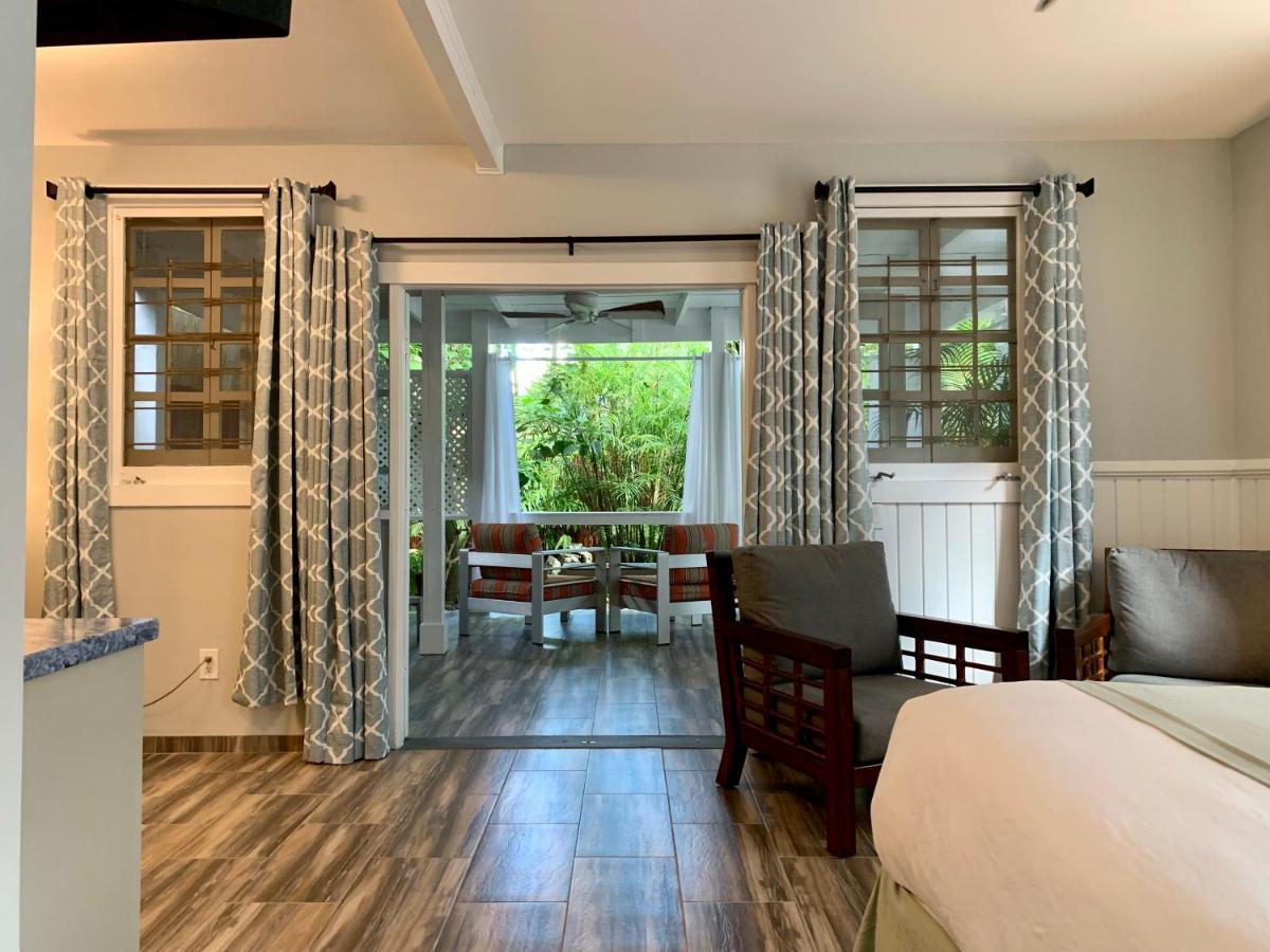 Douglas House 3*