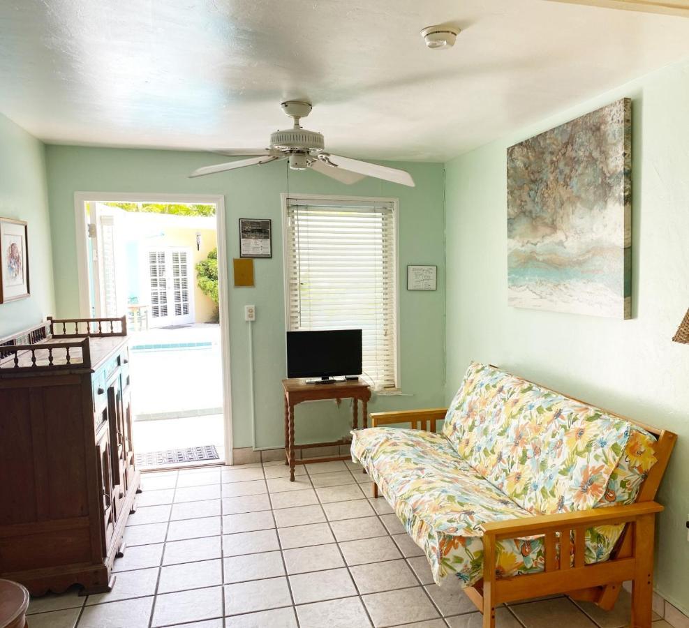 Guest house Alexander Palms Court - No Hidden Fees! Key West