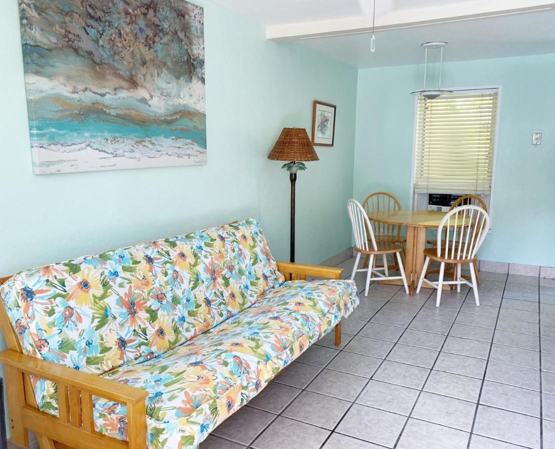 Guest house Alexander Palms Court - No Hidden Fees!