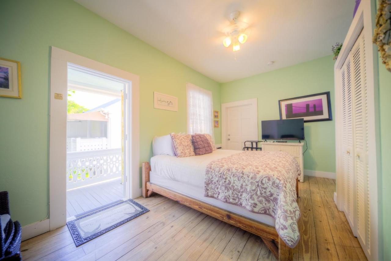 The Speakeasy And Bar Bed & Breakfast Key West