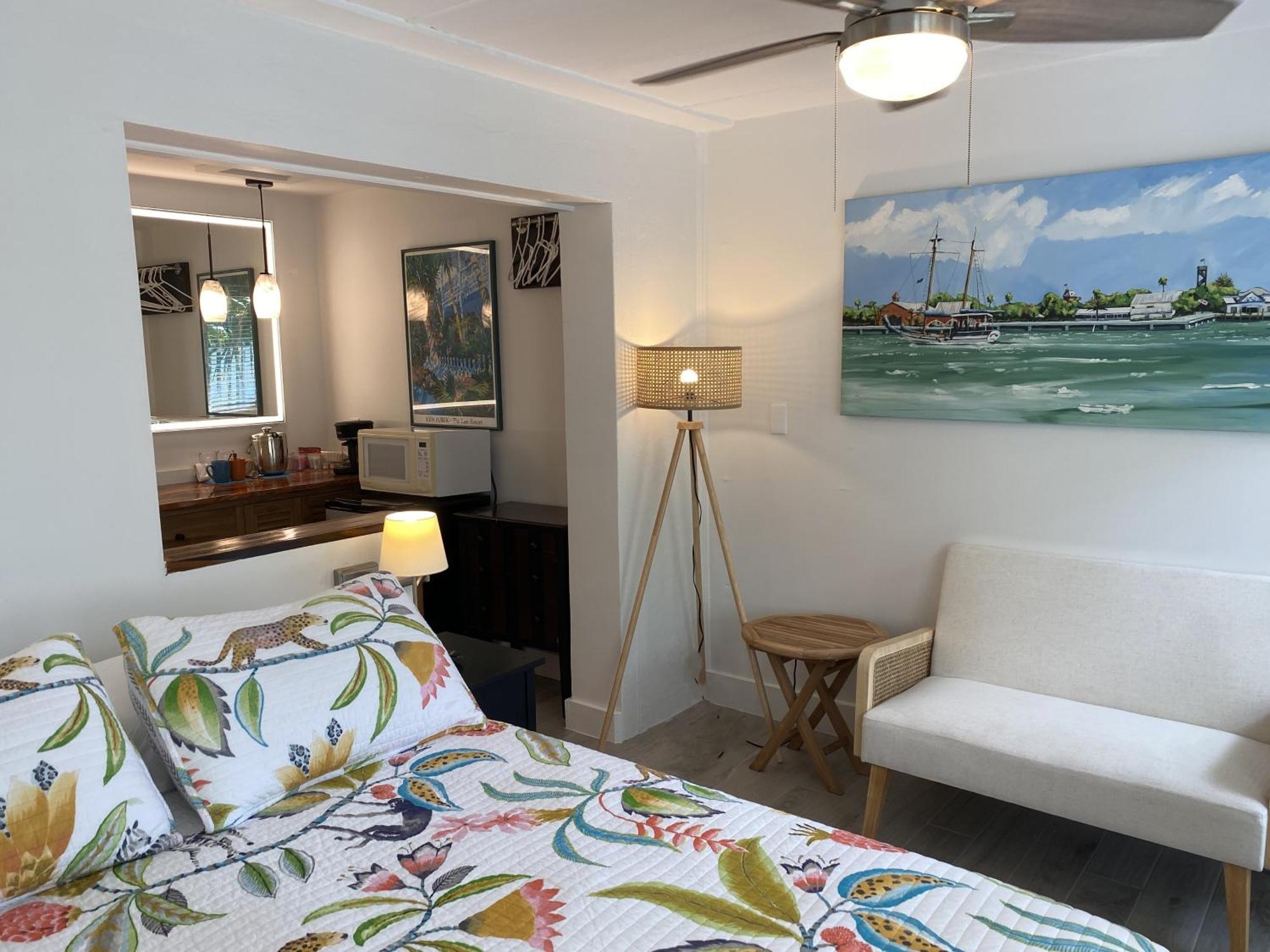 Alexander Palms Court - No Hidden Fees! Guest house *