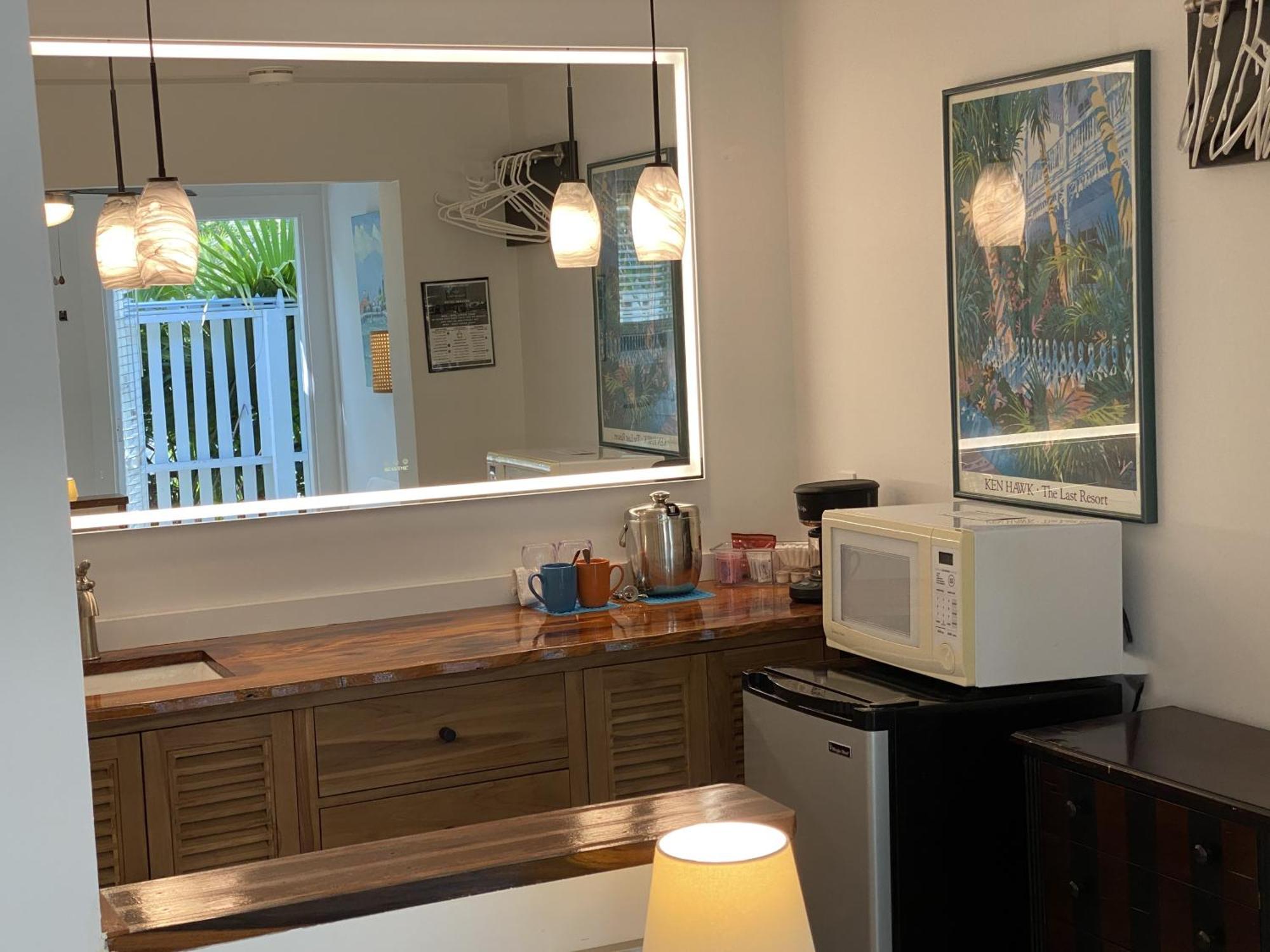 Alexander Palms Court - No Hidden Fees! Key West