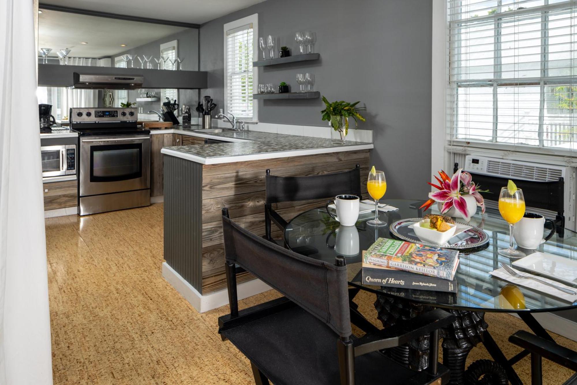Alexander's Guesthouse-adult Exclusive, Lgbtq Friendly