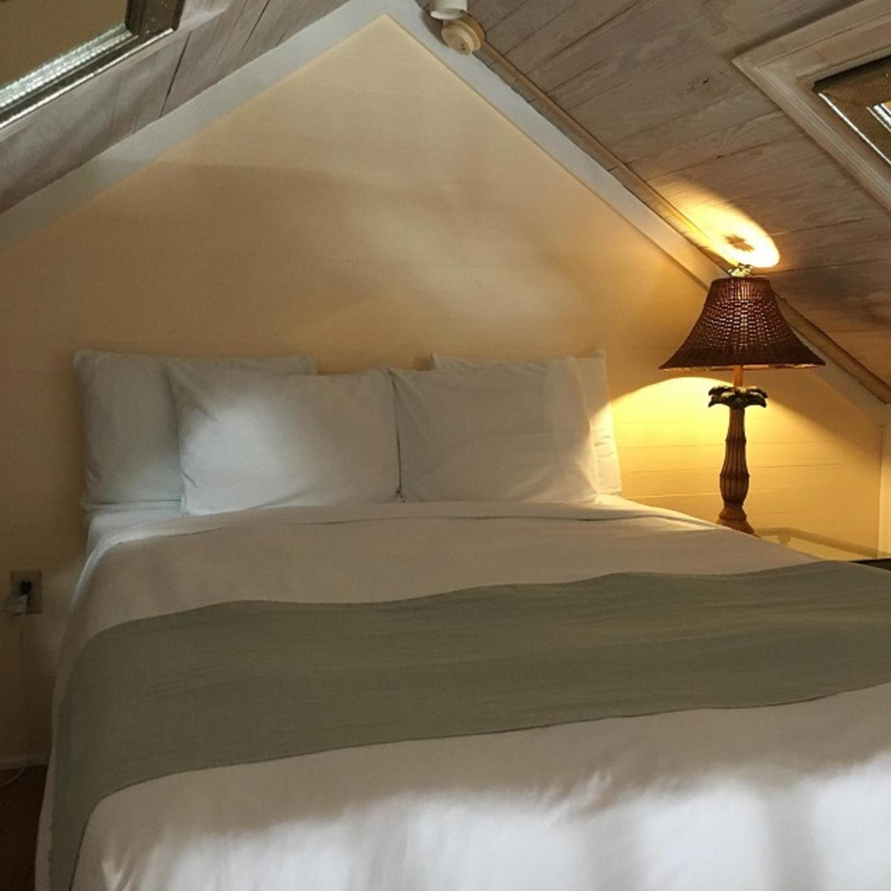 Douglas House Inn