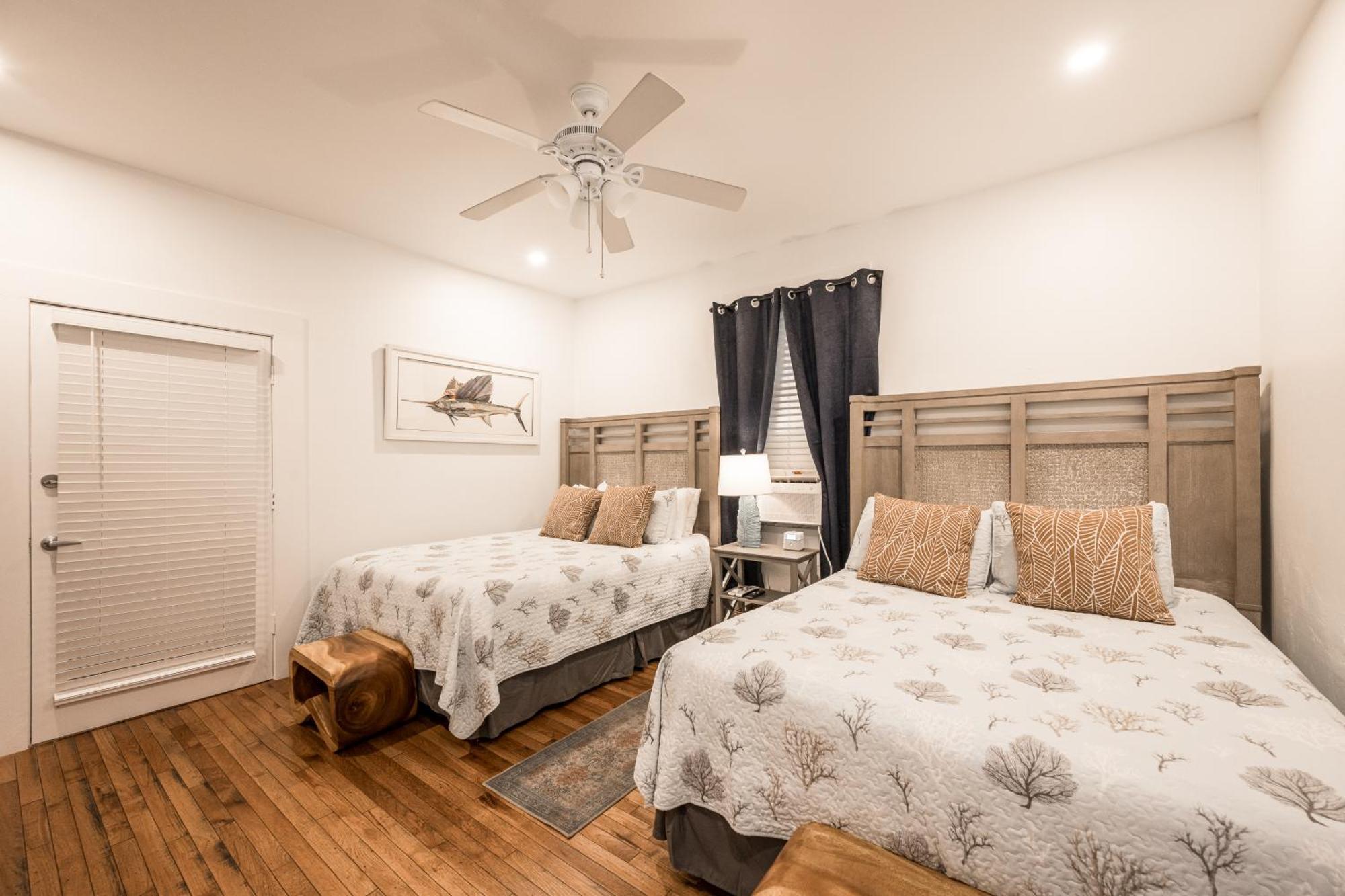 The Speakeasy And Bar Bed & Breakfast Key West