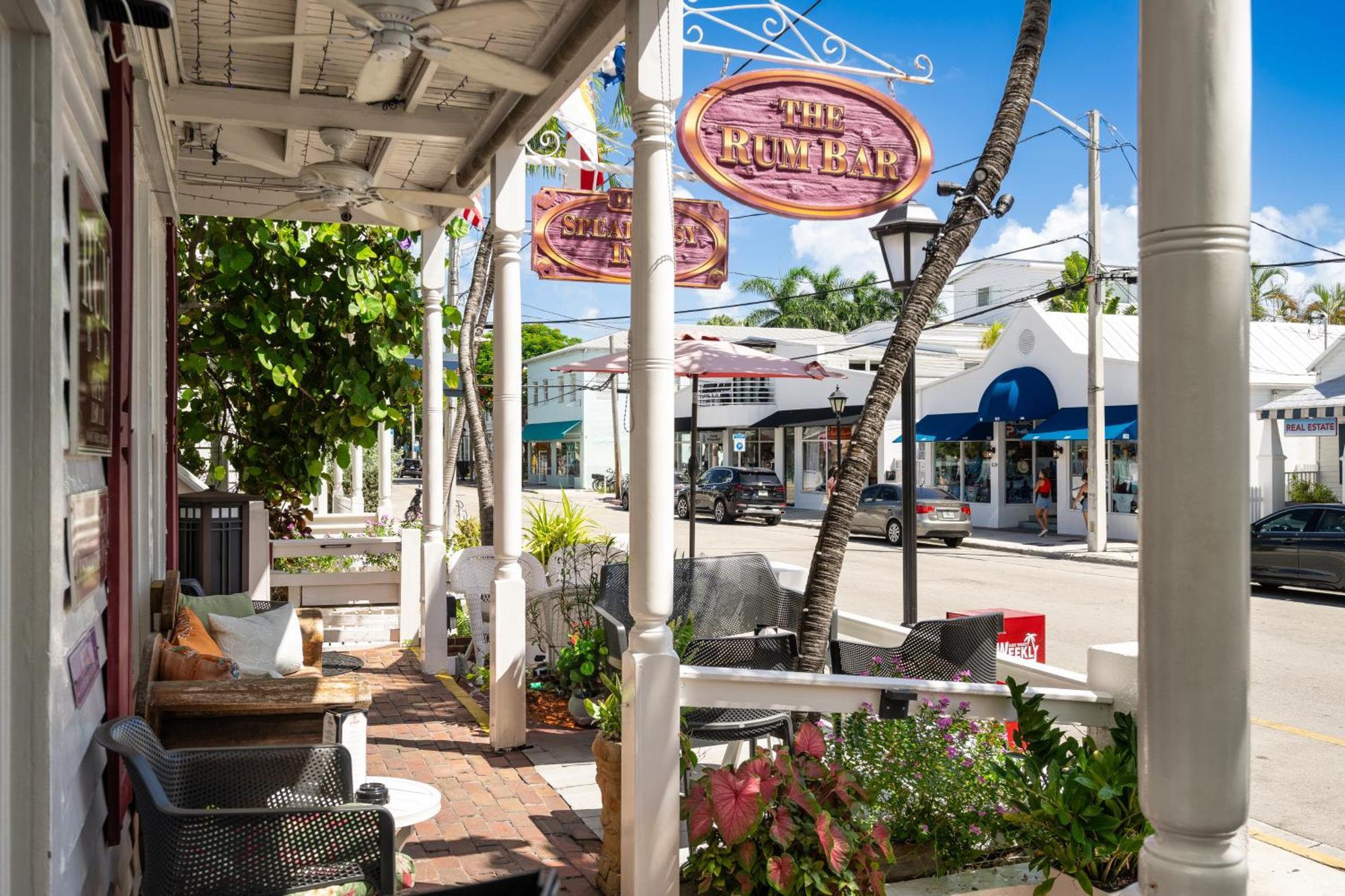 Bed & Breakfast The Speakeasy And Bar Key West