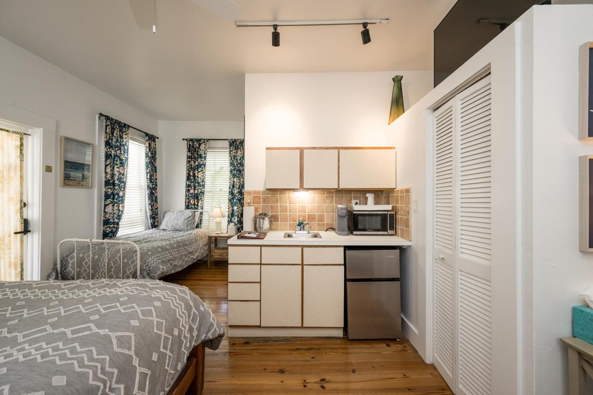 The Speakeasy And Bar Bed & Breakfast
