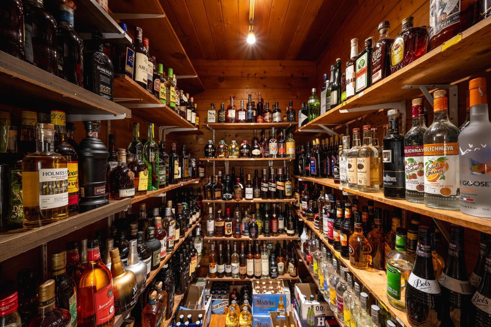 Bed & Breakfast The Speakeasy And Bar
