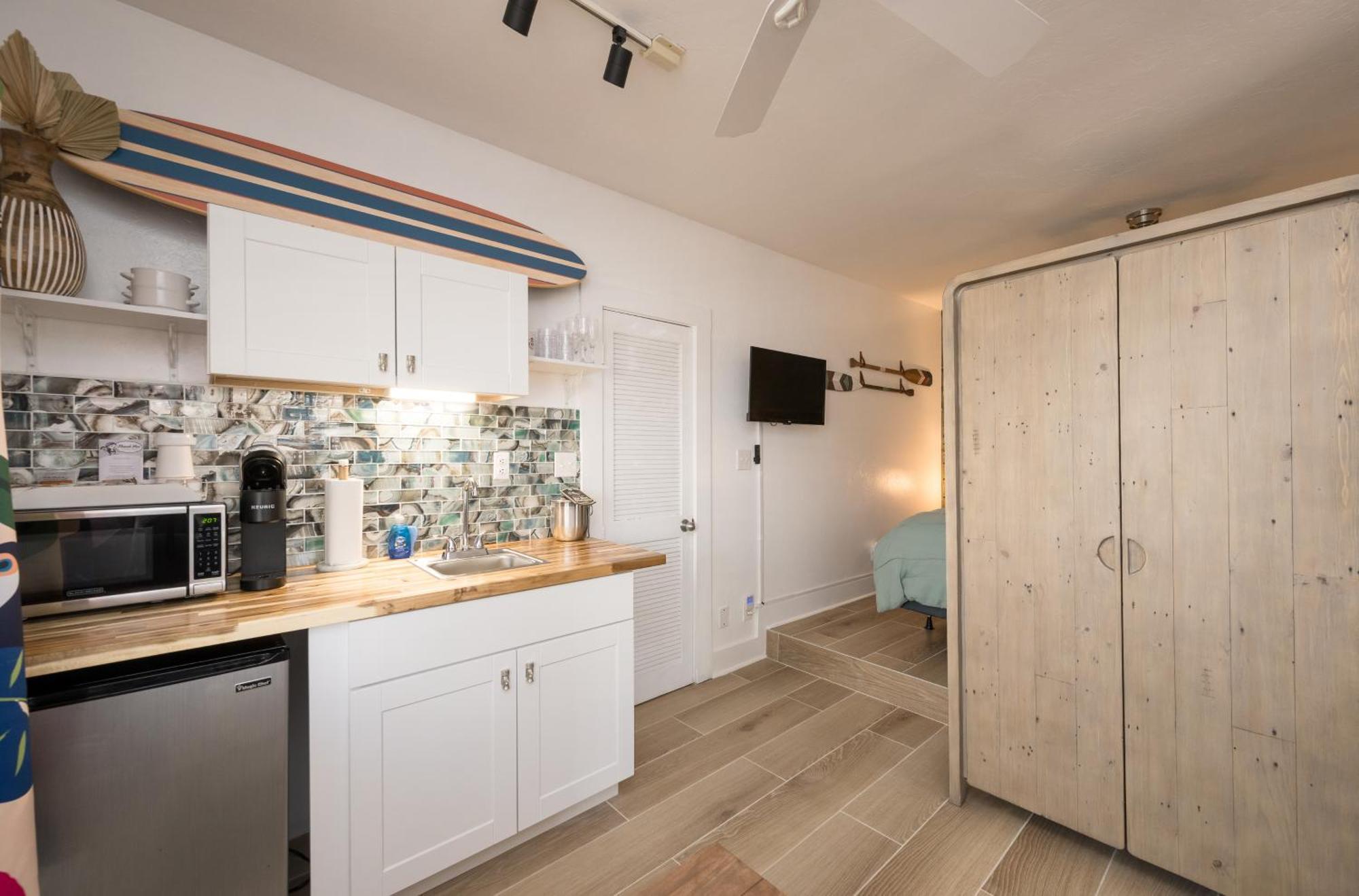 The Speakeasy And Bar Bed & Breakfast *