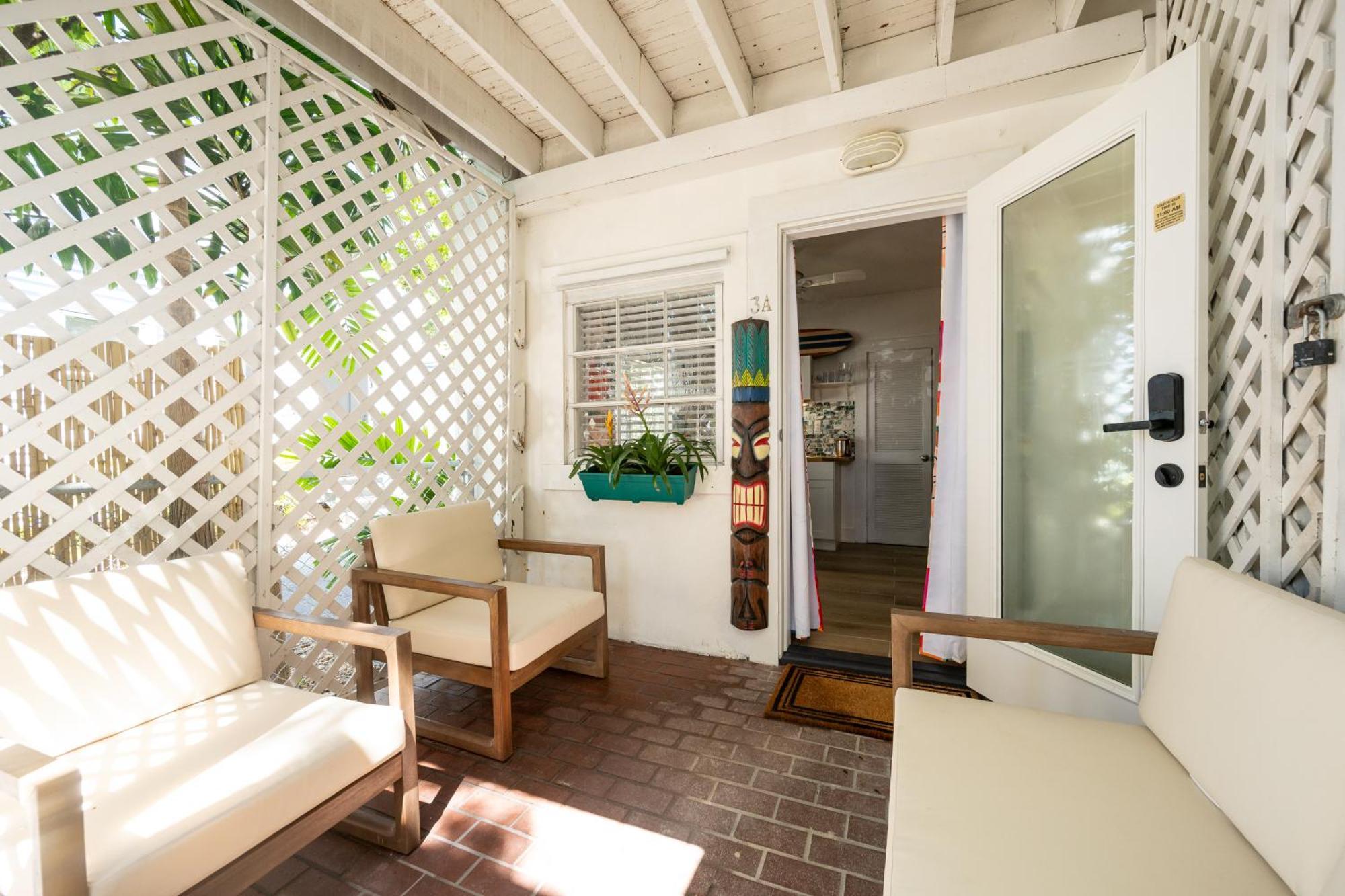 The Speakeasy And Bar Bed & Breakfast *