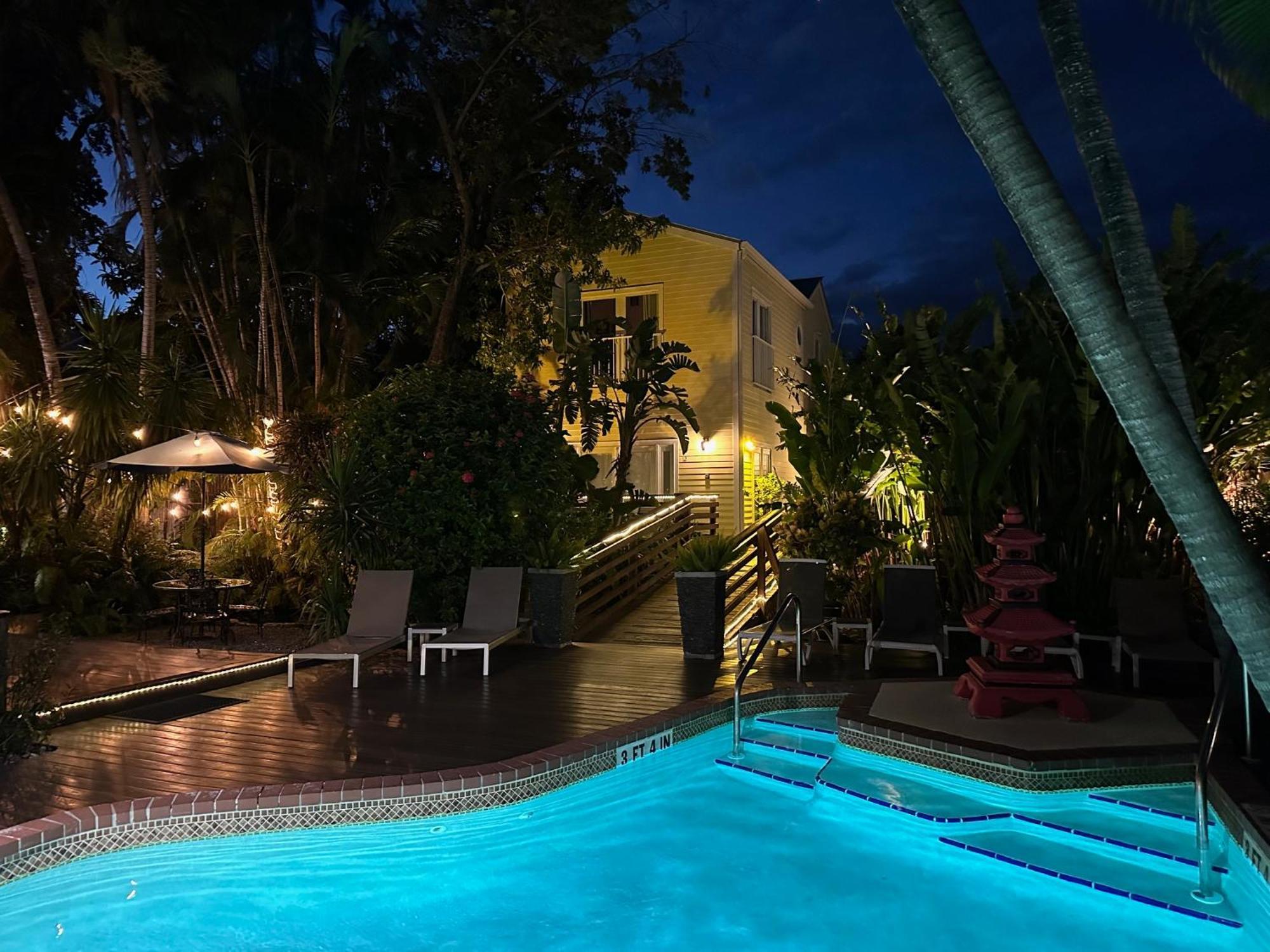 Douglas House 3*
