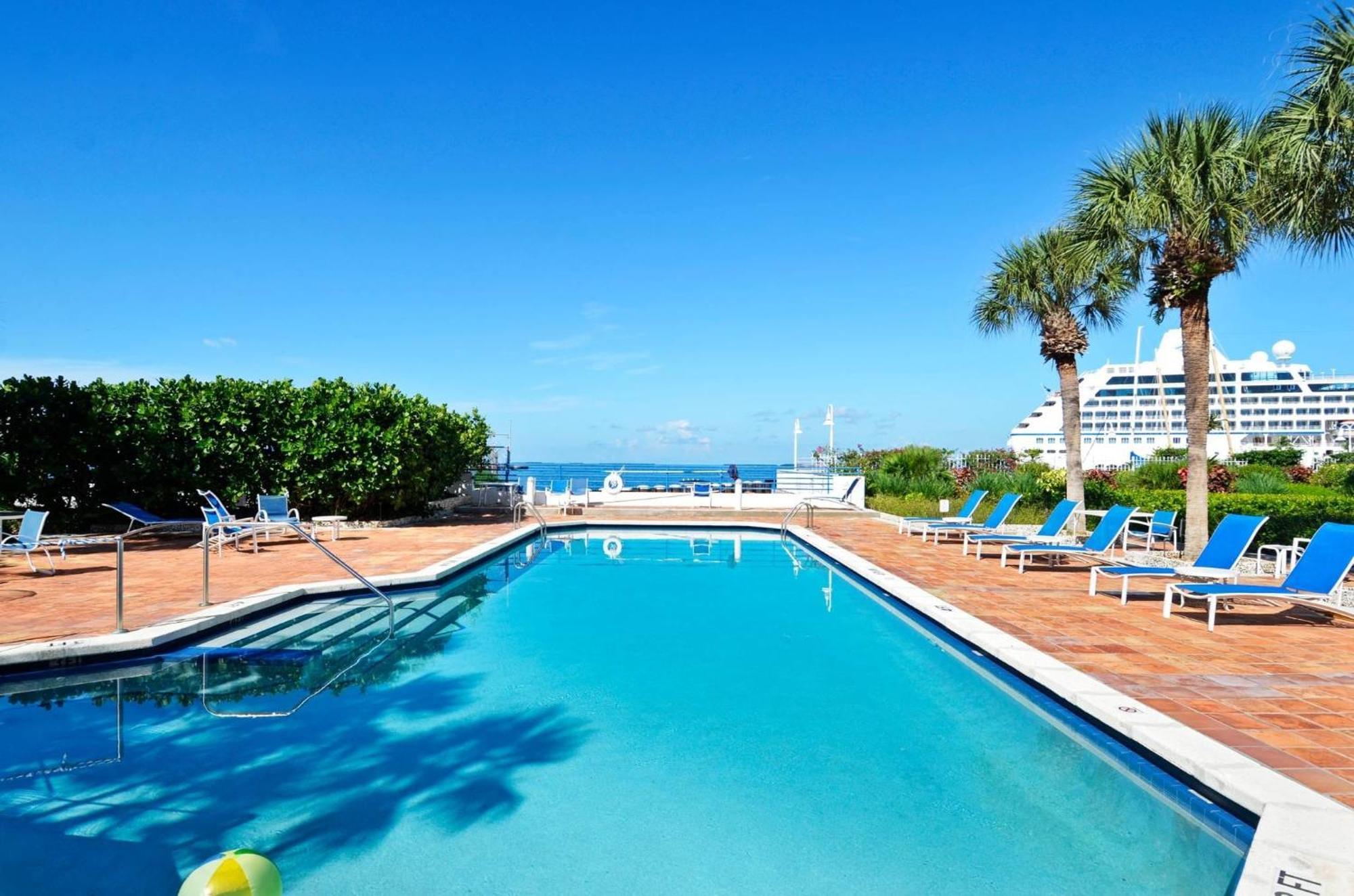 Trumans Hideaway By Avantstay Great Location W Patio Outdoor Dining Bbq Shared Pool Week Long Holiday home *