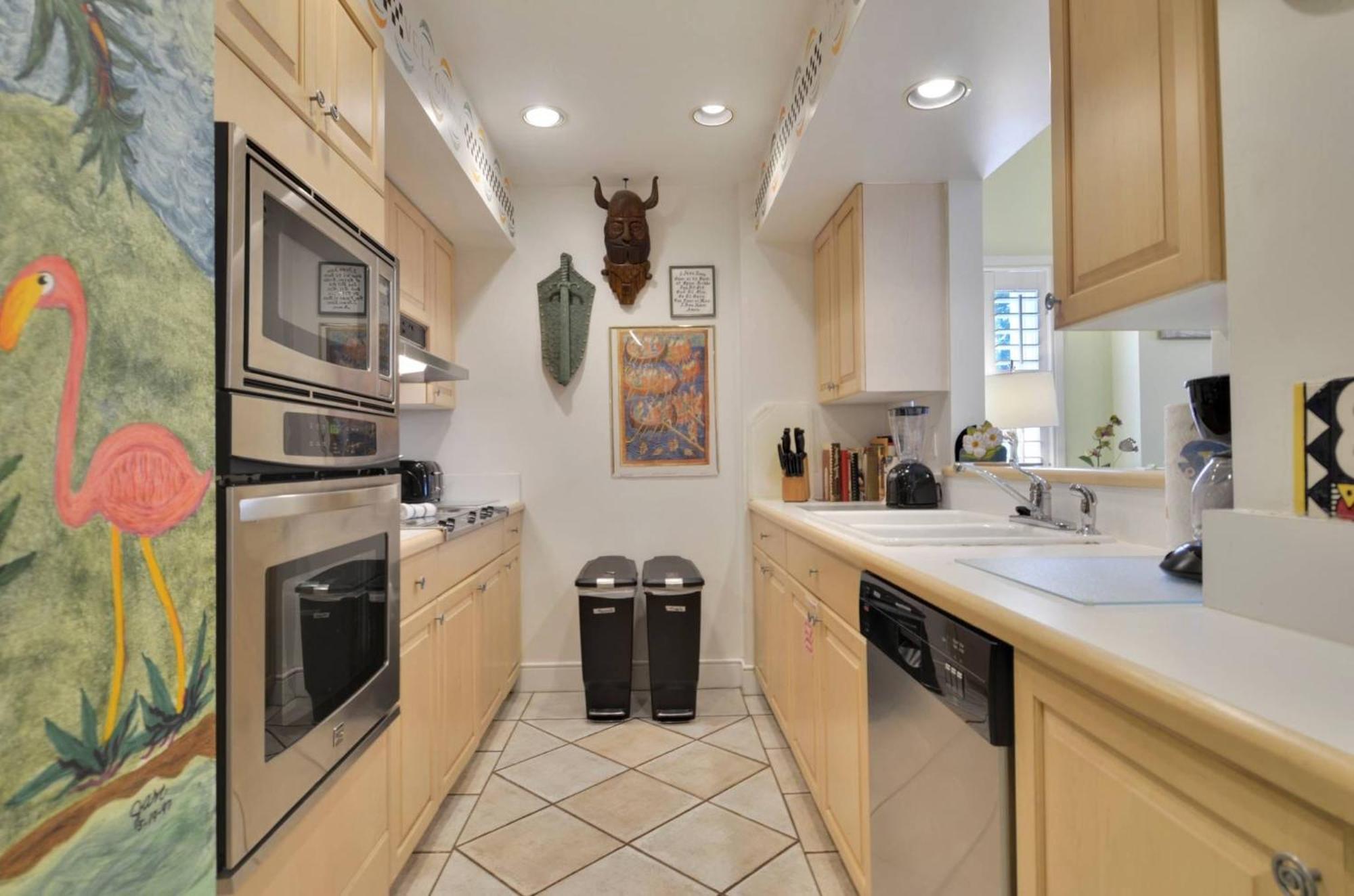 Holiday home Trumans Hideaway By Avantstay Great Location W Patio Outdoor Dining Bbq Shared Pool Week Long *