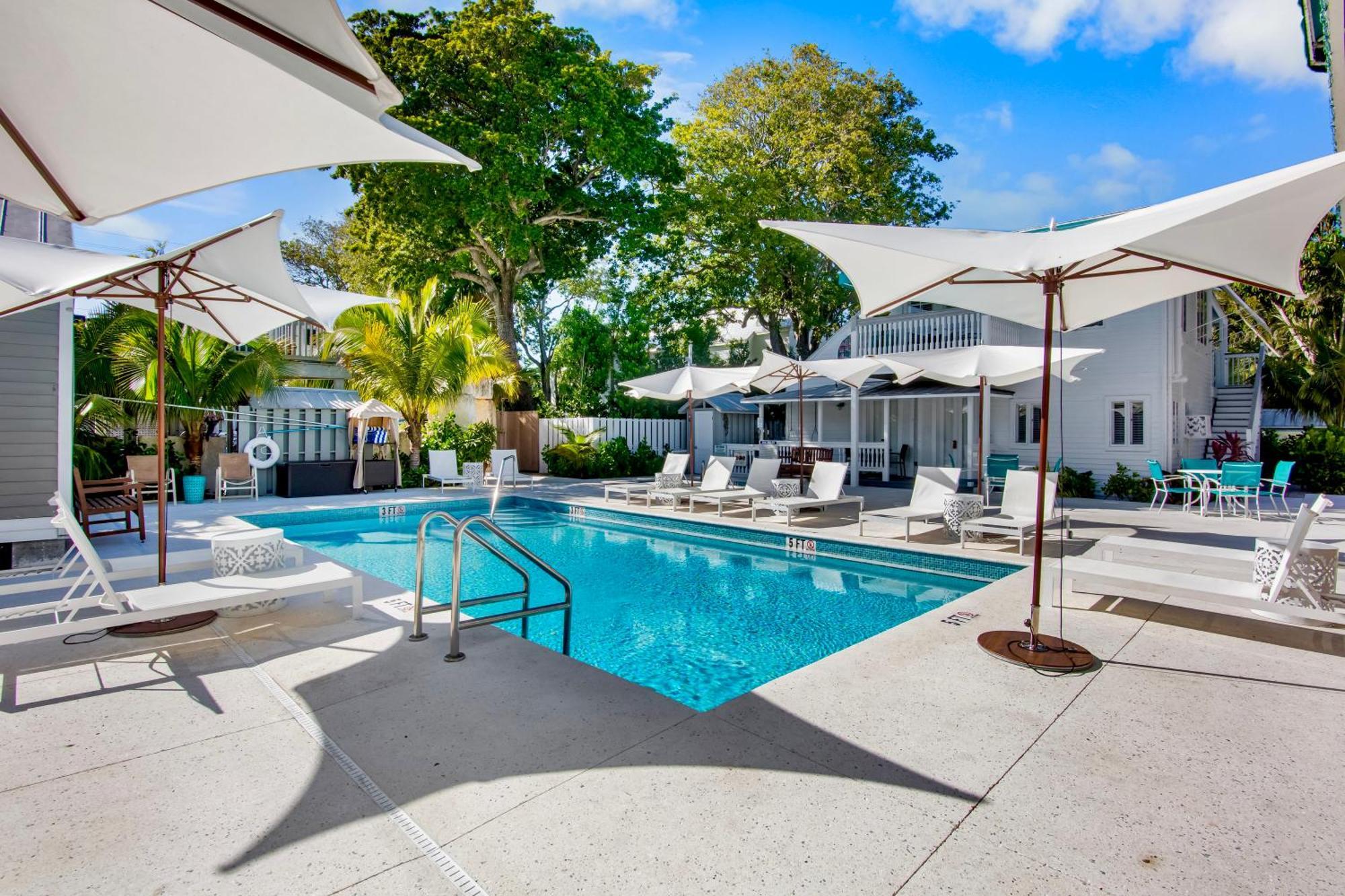 Eden House 3*