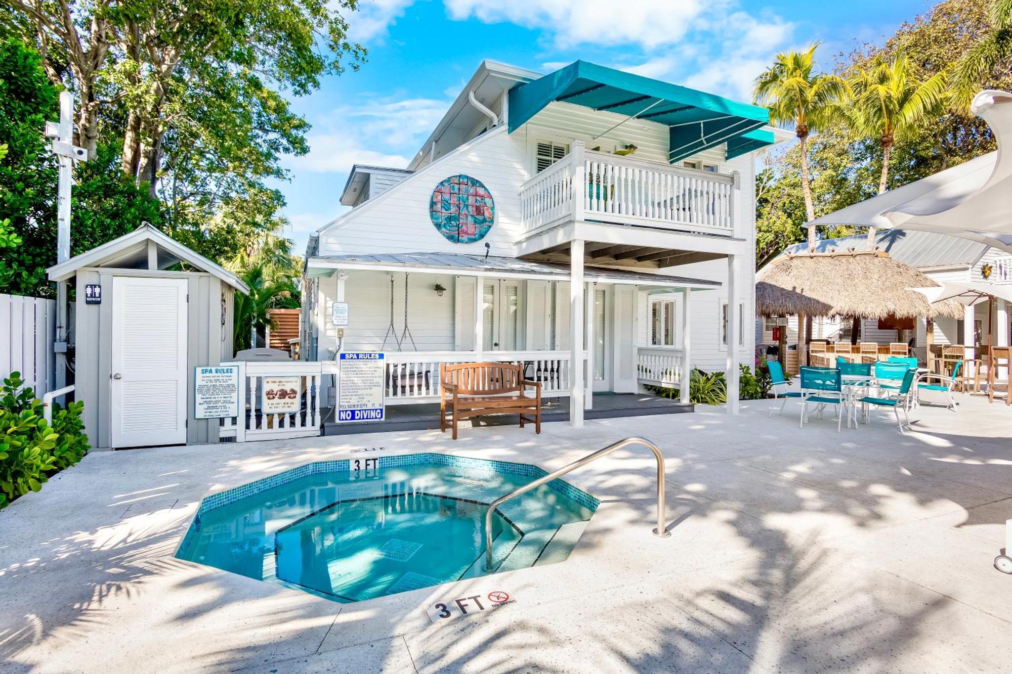 Eden House 3*