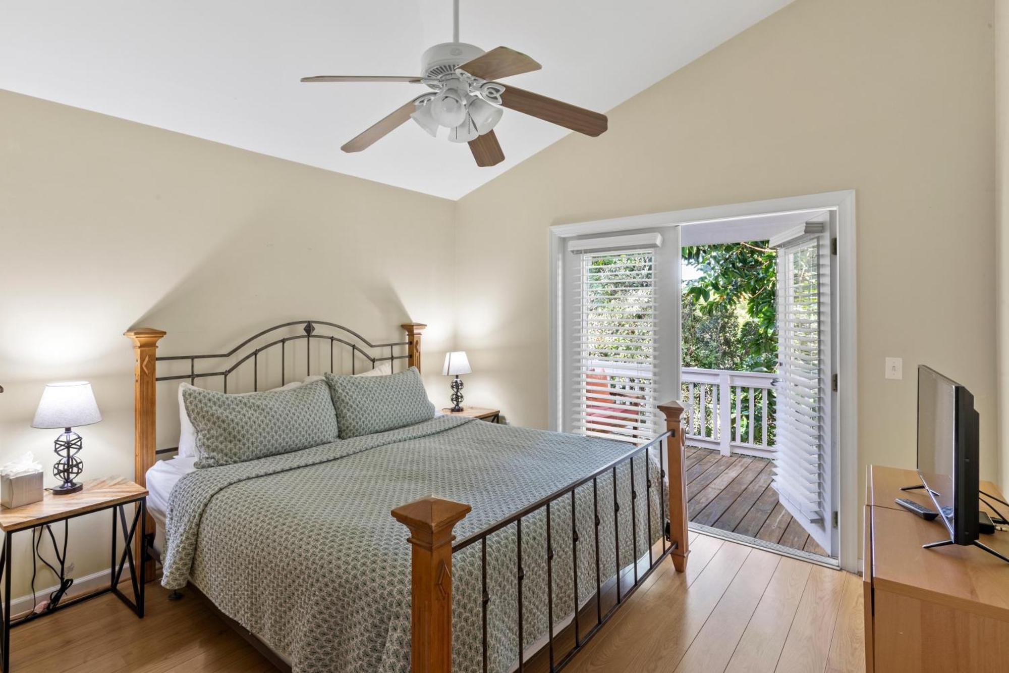 Mermaids Retreat At Coral Hammock *