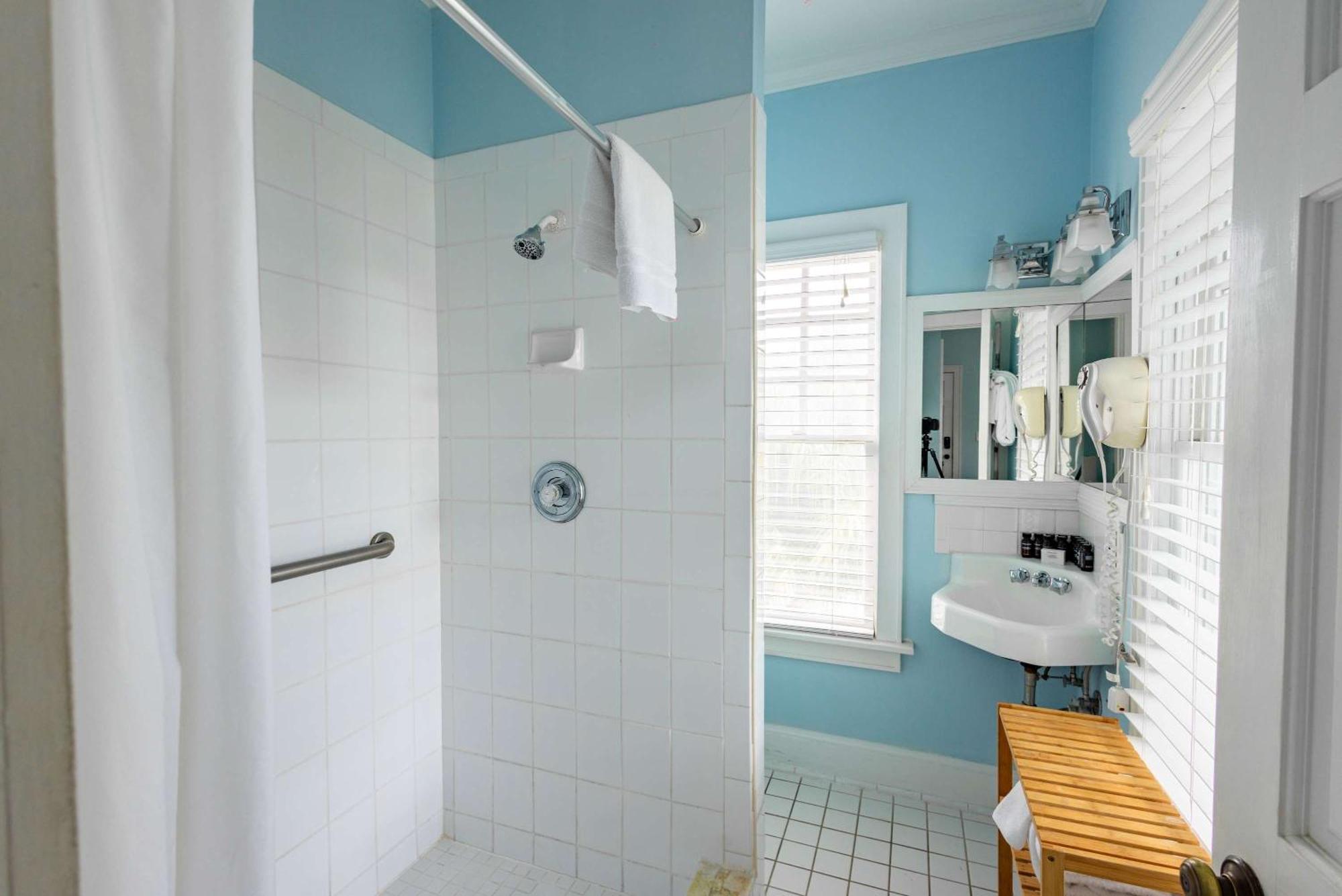 Deluxe King With Balcony - At House With Parking! Key West