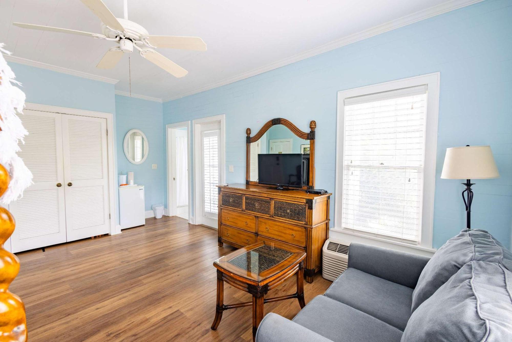 Deluxe King With Balcony - At House With Parking! * Key West