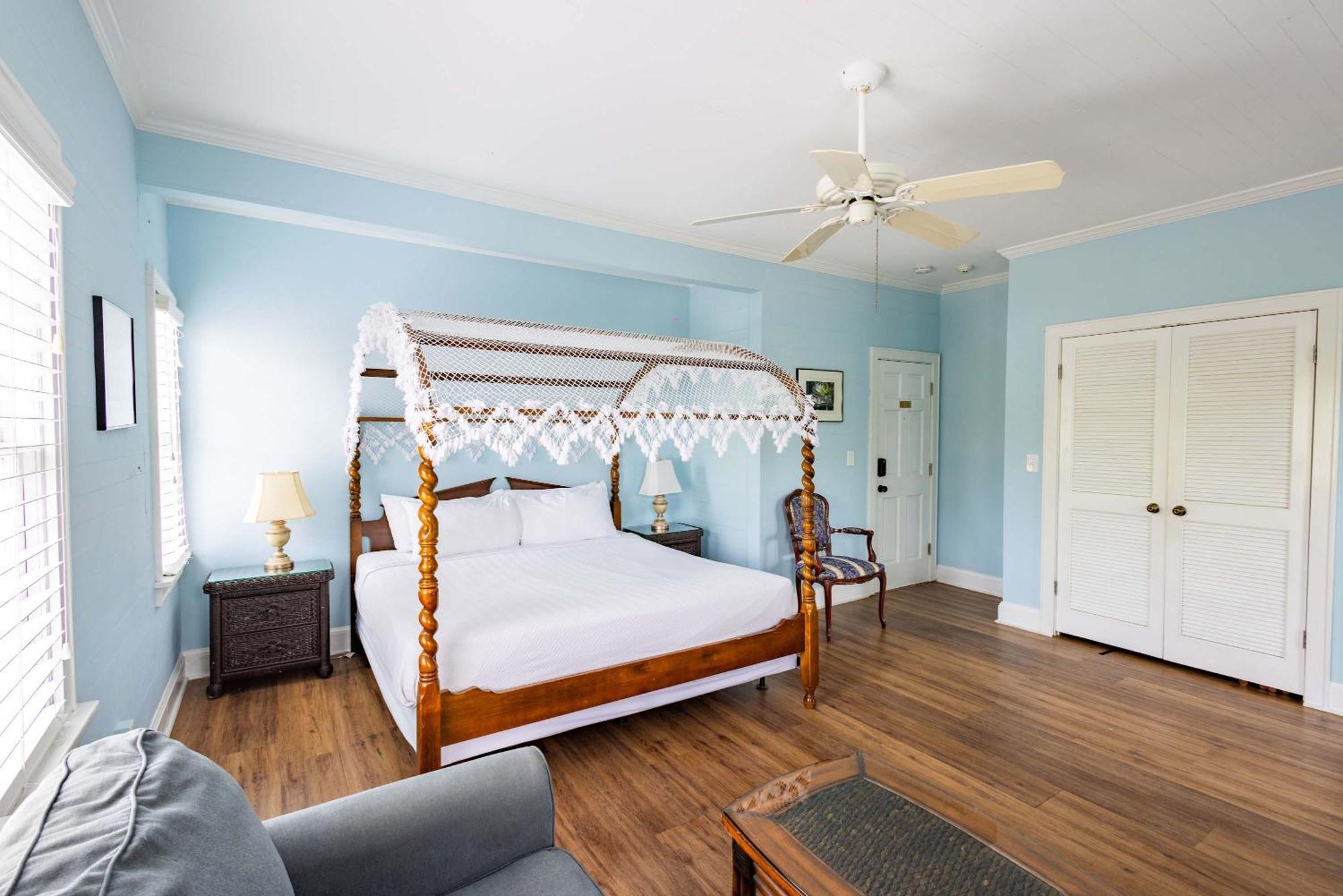 Deluxe King With Balcony - At House With Parking! Key West