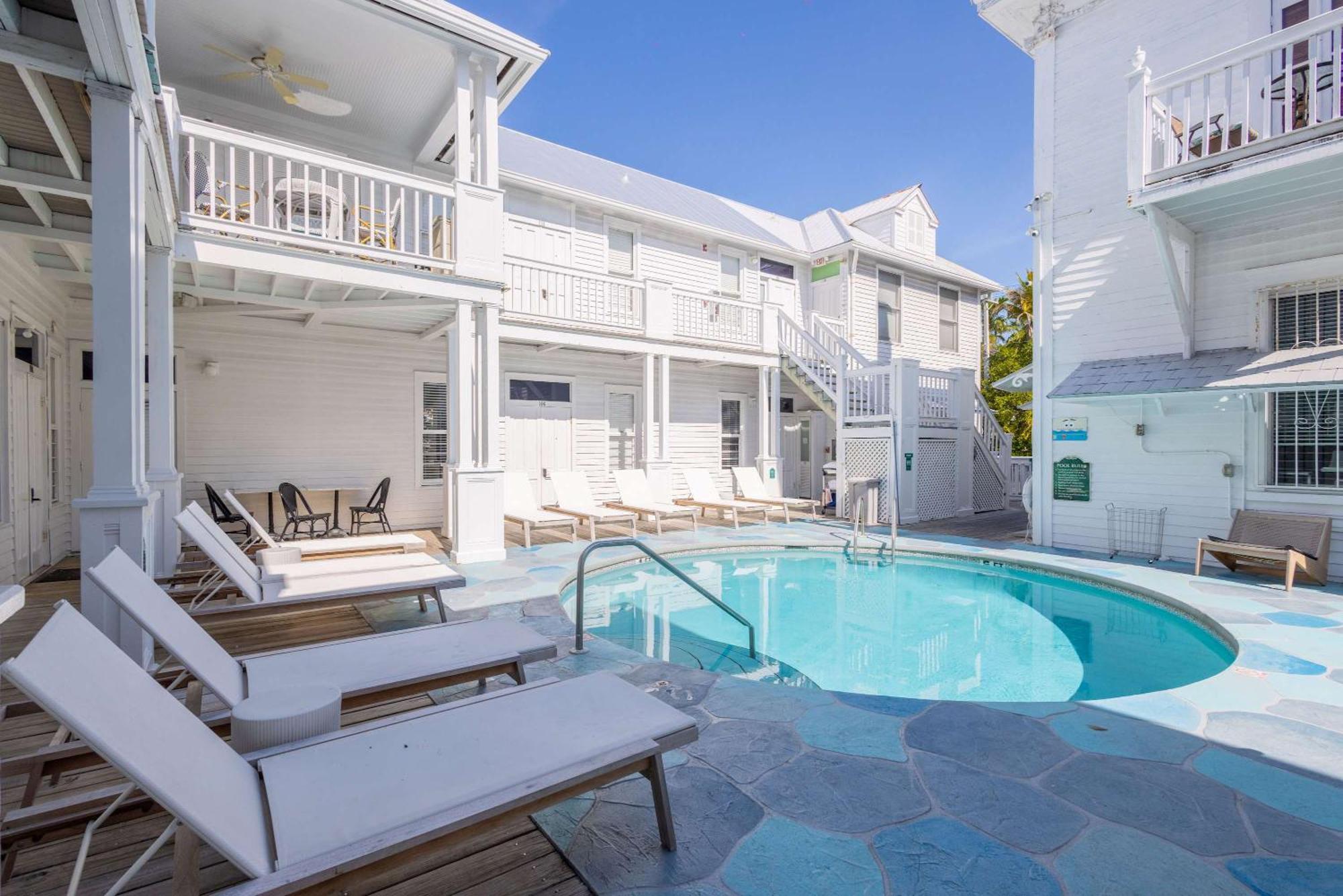 Inn Deluxe King With Balcony - At House With Parking! Key West