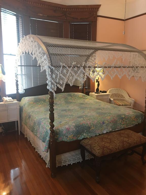 Amsterdam's Curry Mansion Bed & Breakfast Key West