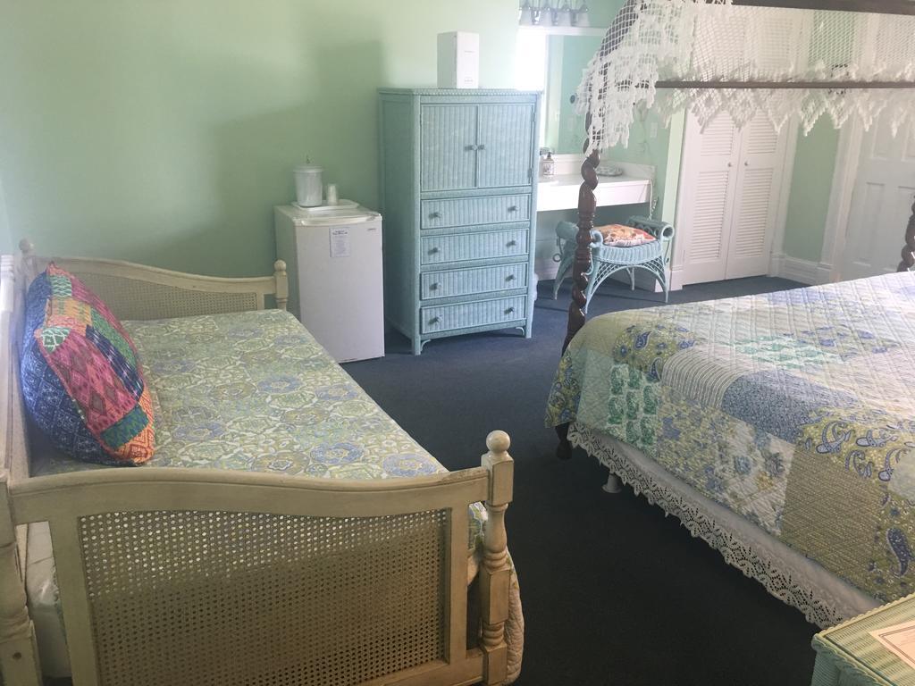 Bed & Breakfast Amsterdam's Curry Mansion Key West